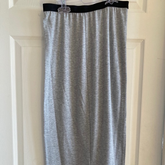4/$30 Grey Oak + Fort Pencil Skirt - Picture 1 of 3
